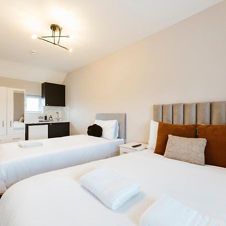 West Drayton Self Contained Studios ภายนอก รูปภาพ