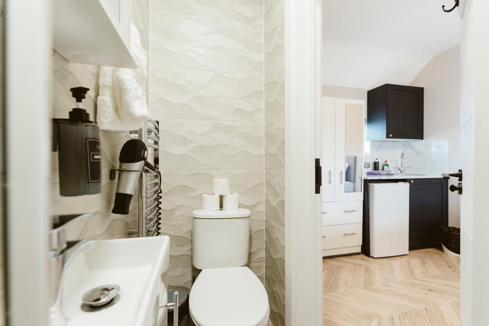 West Drayton Self Contained Studios ภายนอก รูปภาพ