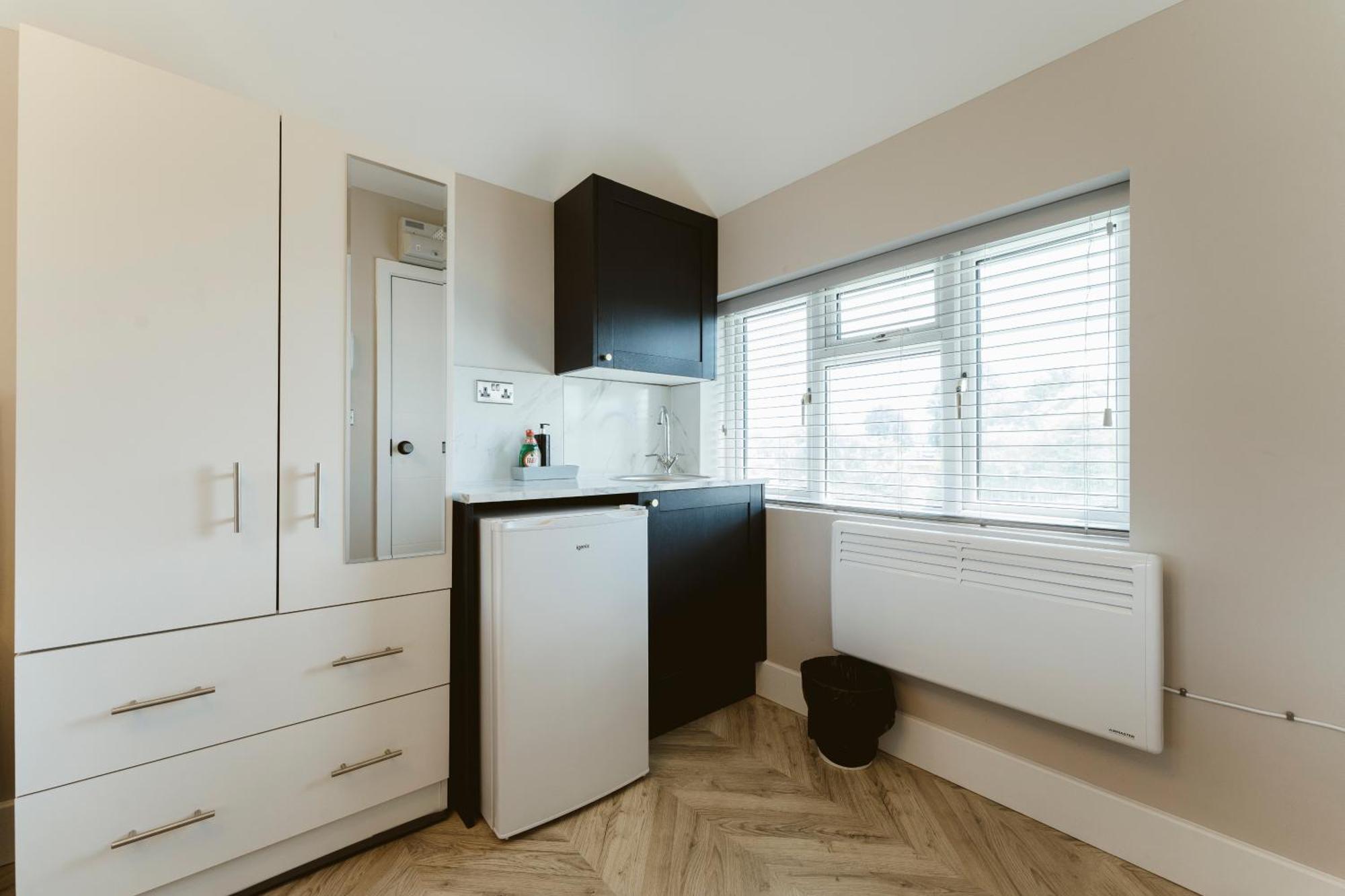 West Drayton Self Contained Studios ภายนอก รูปภาพ