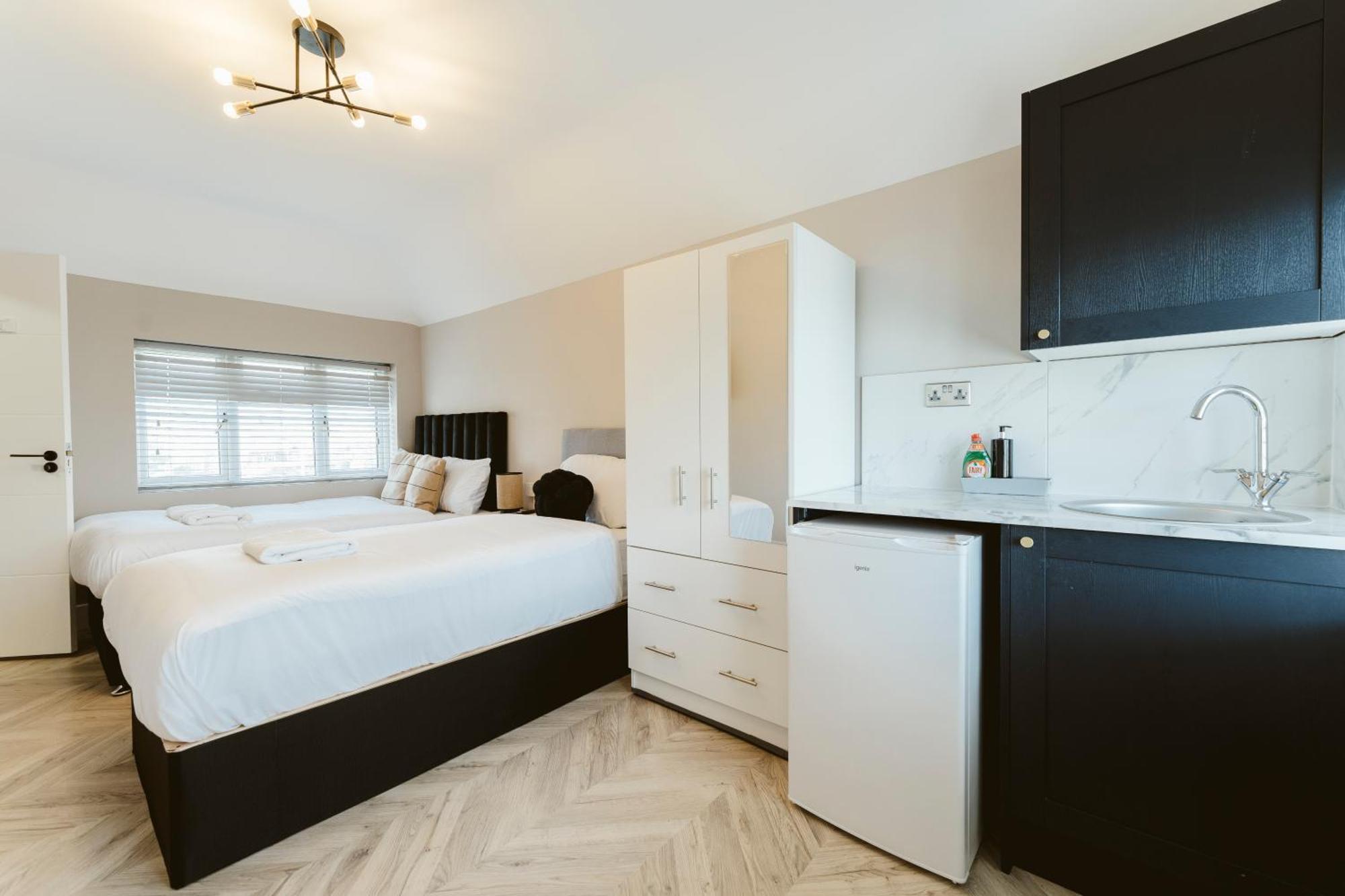 West Drayton Self Contained Studios ภายนอก รูปภาพ