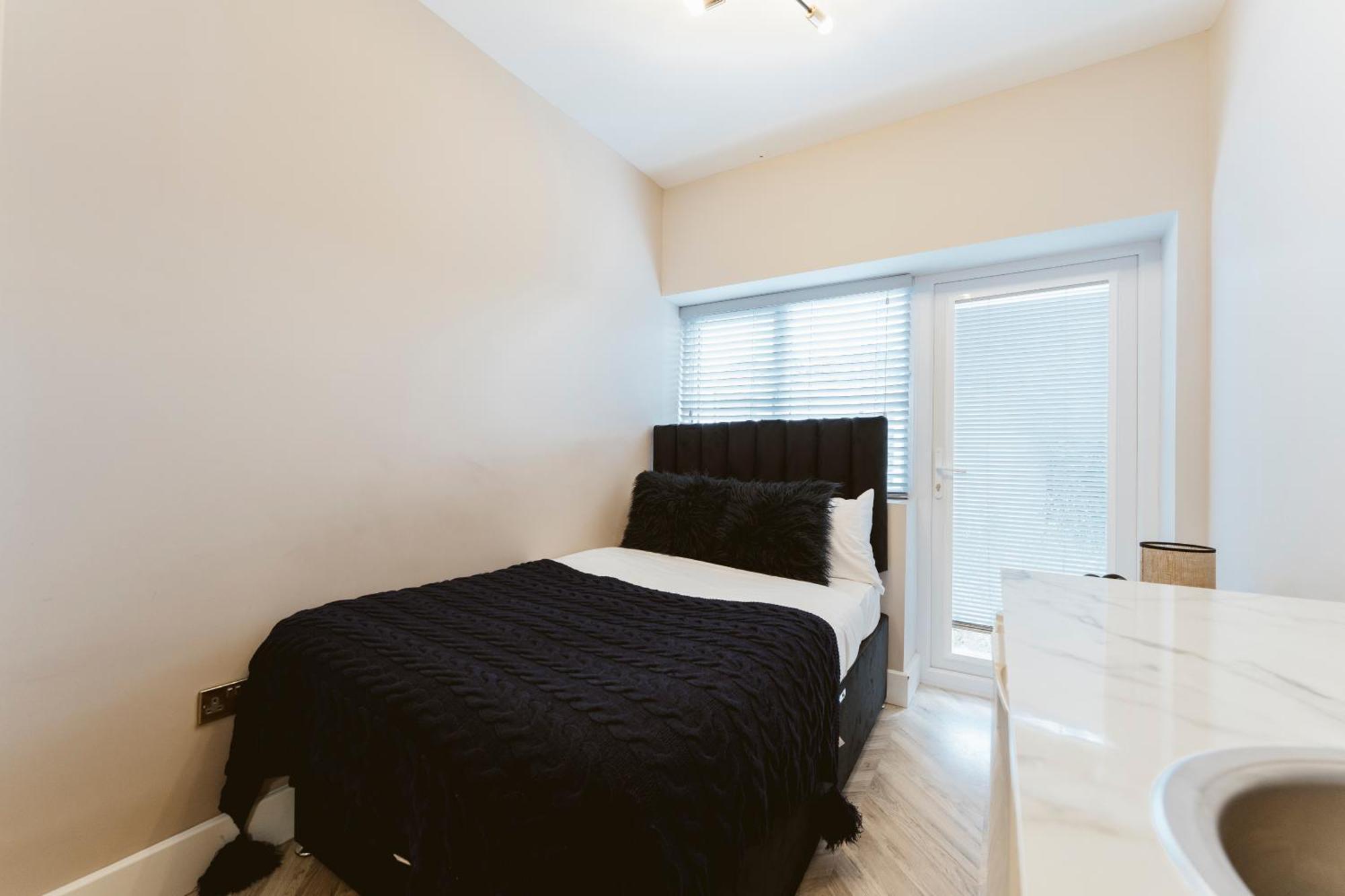 West Drayton Self Contained Studios ภายนอก รูปภาพ