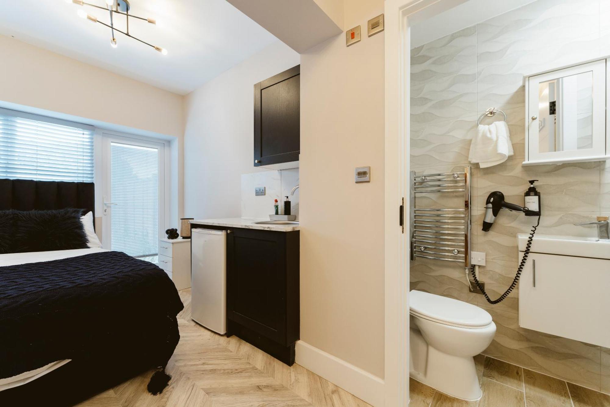 West Drayton Self Contained Studios ภายนอก รูปภาพ
