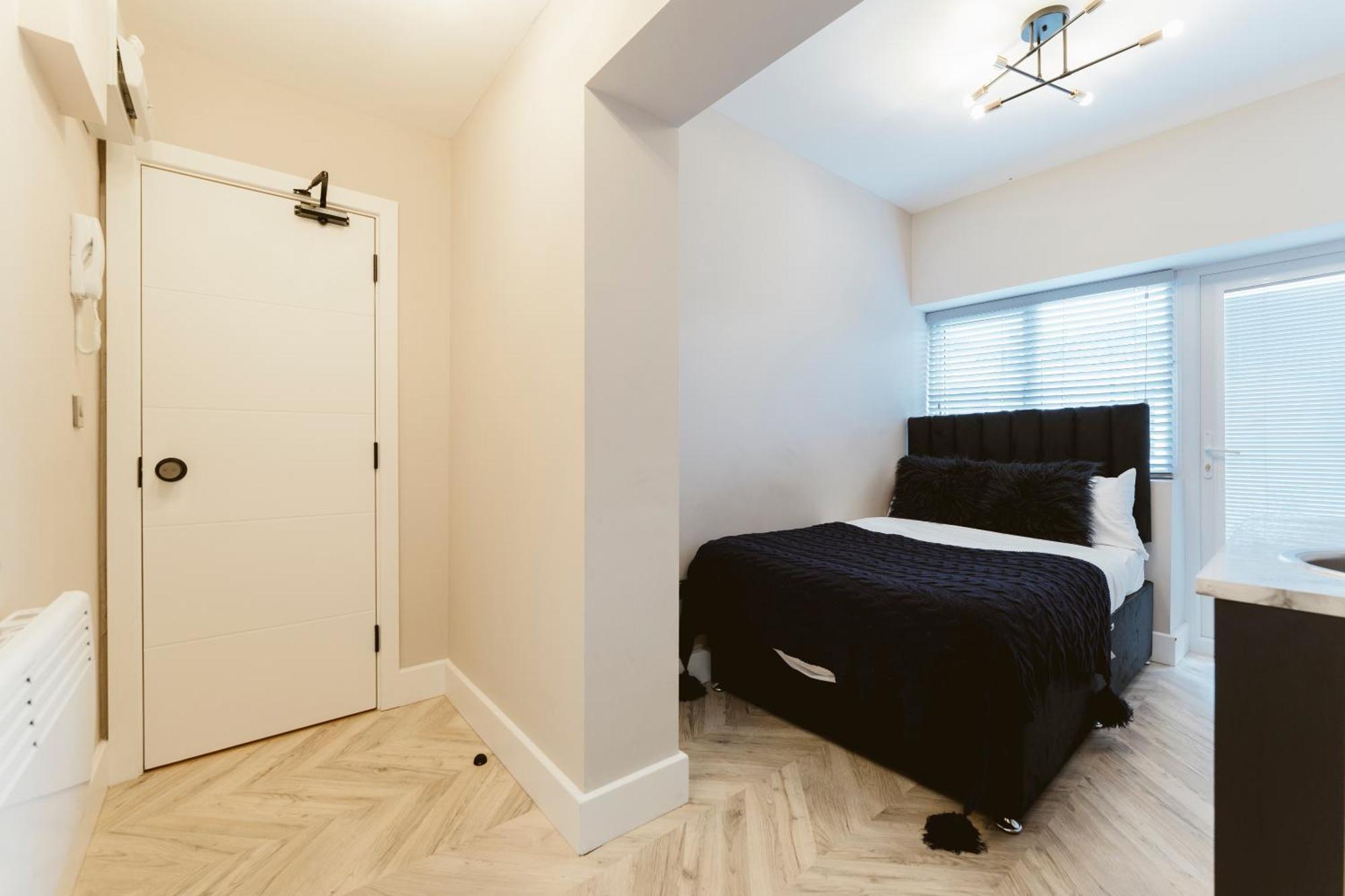 West Drayton Self Contained Studios ภายนอก รูปภาพ