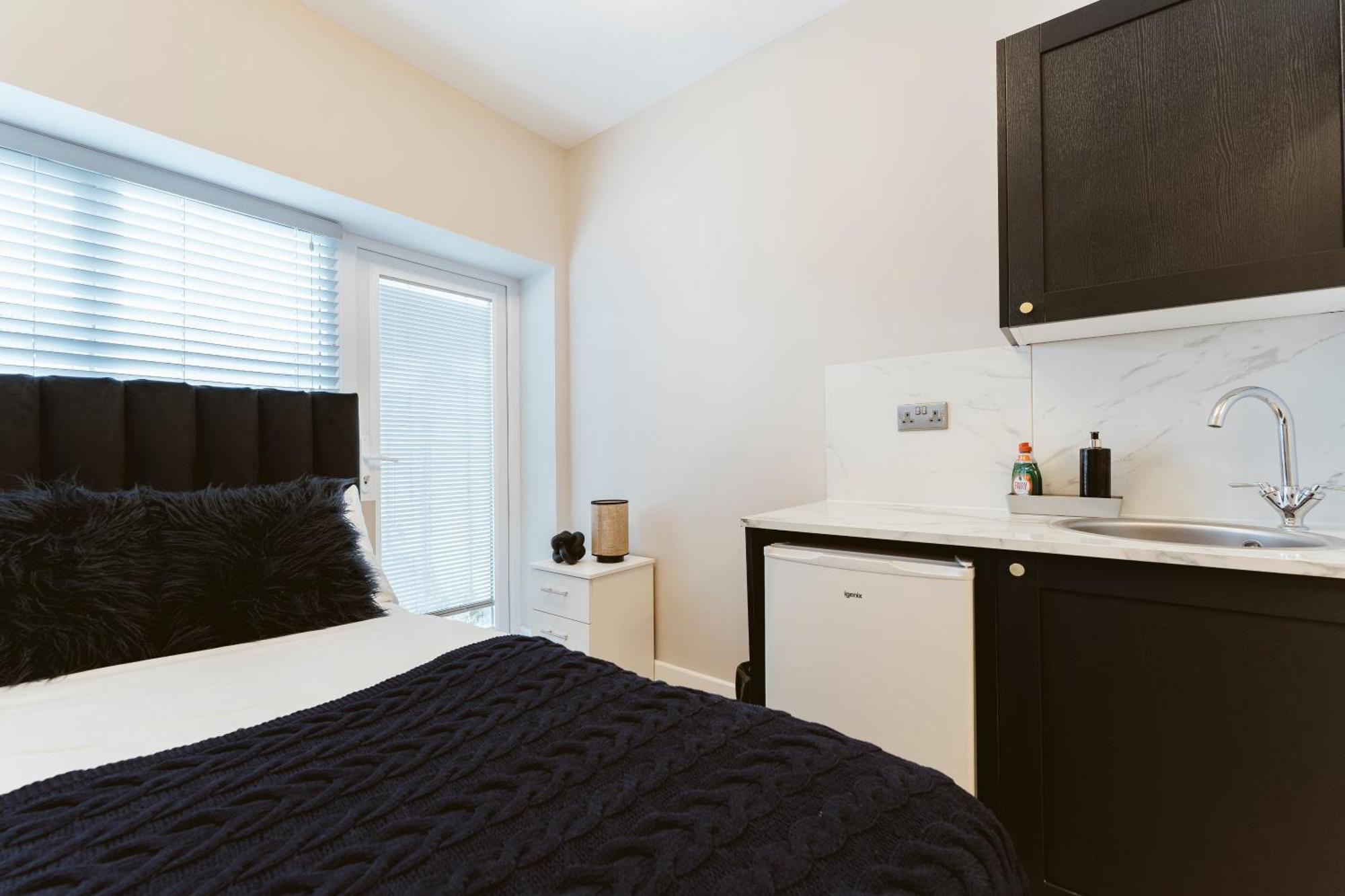 West Drayton Self Contained Studios ภายนอก รูปภาพ