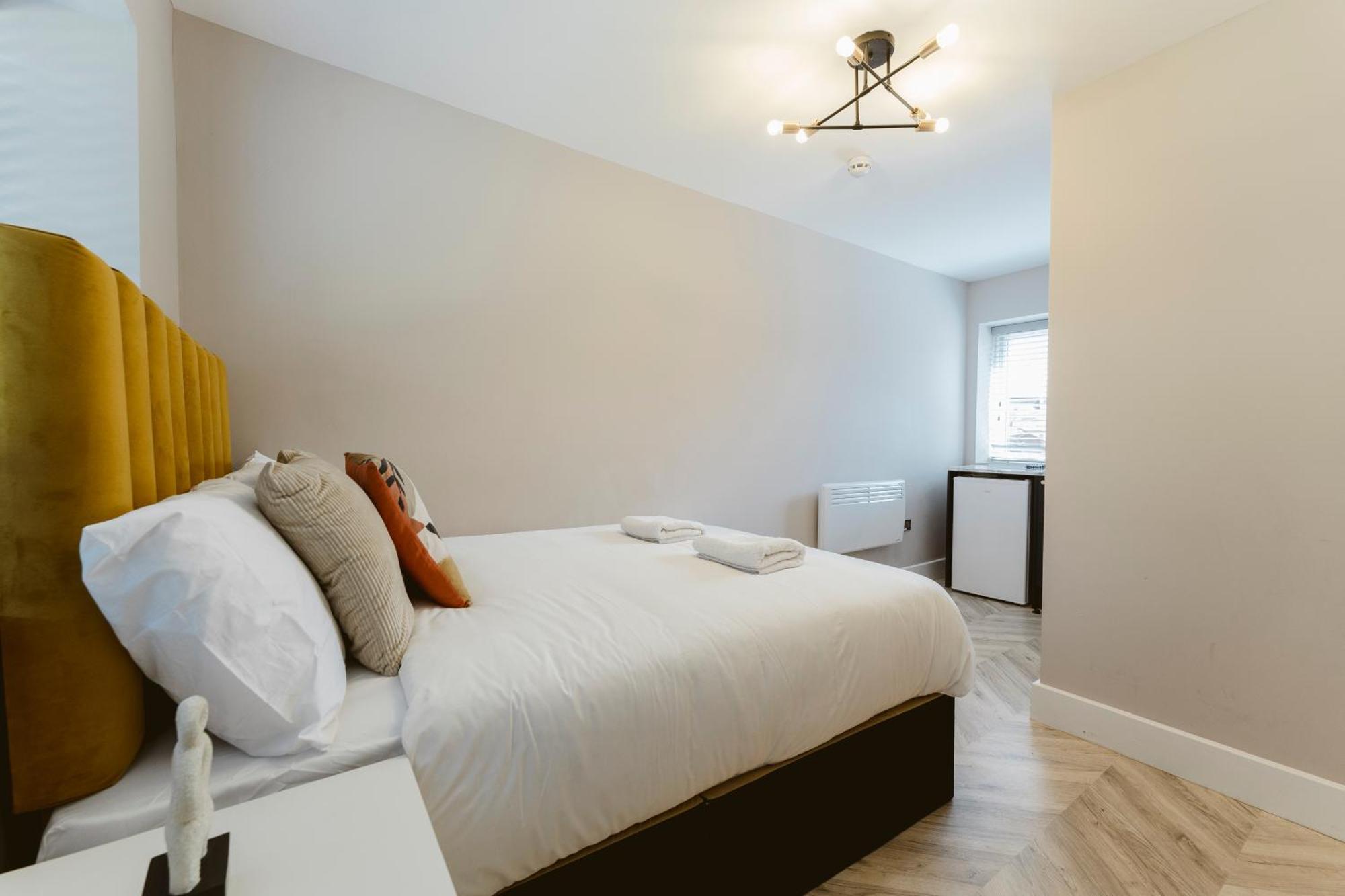West Drayton Self Contained Studios ภายนอก รูปภาพ