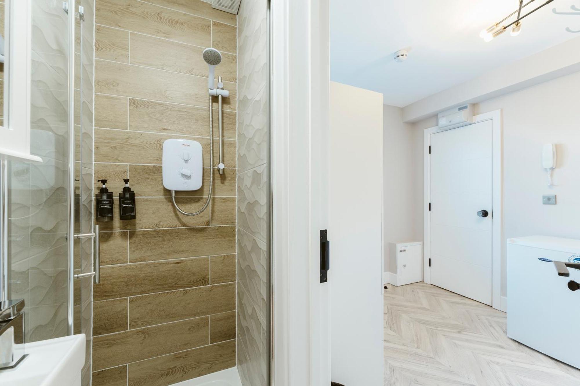 West Drayton Self Contained Studios ภายนอก รูปภาพ