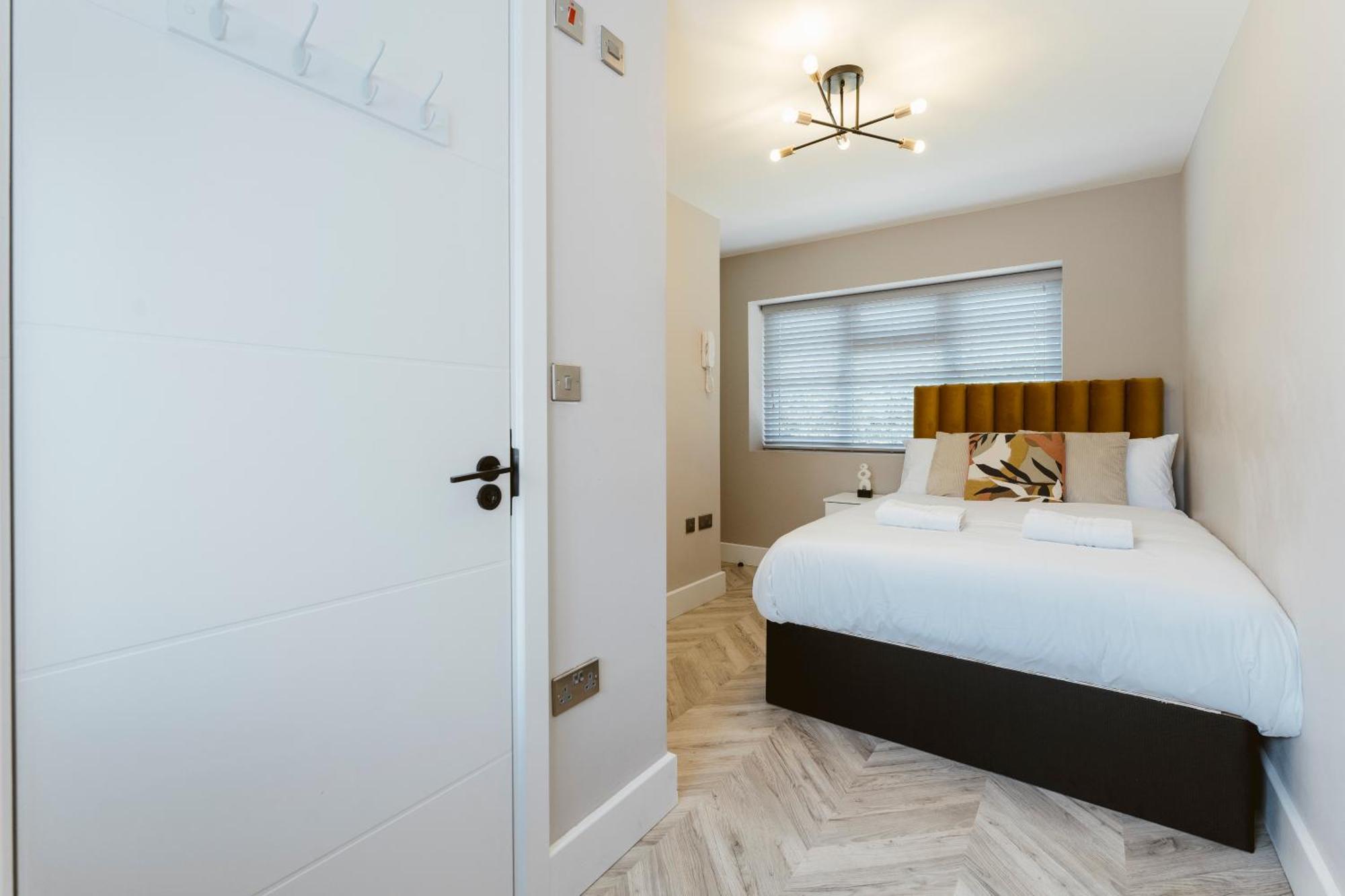 West Drayton Self Contained Studios ภายนอก รูปภาพ